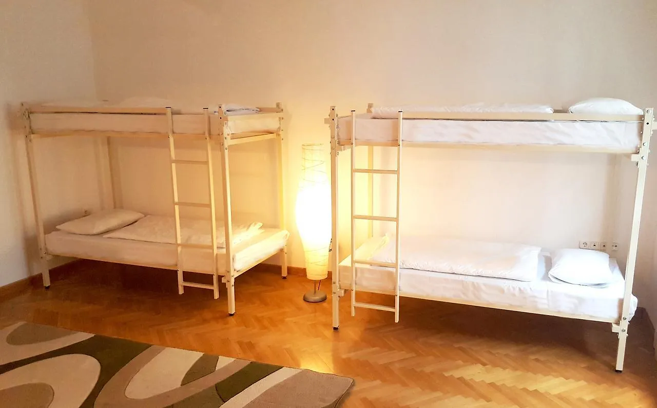 Walking Bed Budapest Raday Hostel